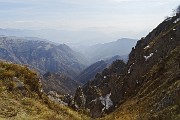57 Vista sui dirupi dell vallone verso la Val Vertova